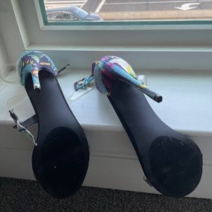 Black heels with print